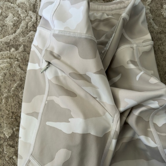 Athleta cropped 7/8 camo contender leggings - Picture 6 of 6